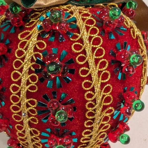 4 Vintage Handmade Push Pin Christmas Ornament Beaded Sequins Corded Trim - Picture 2 of 10